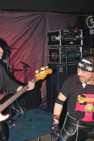 Majdnem Crosshoolder