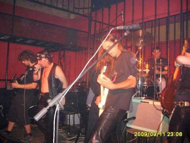 Tetkó, piercing, koncert, sör és városnézés a Crossholderrel Prágában!