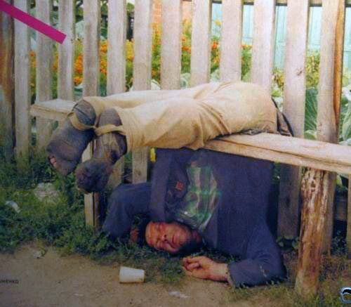 Nem a Tribute fesztivál képei - és nem rockerek képei! drunk-man-in-funny-position