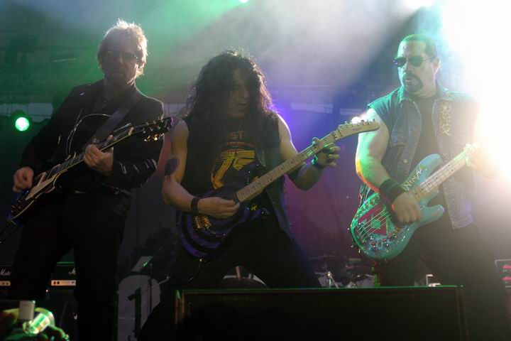 twisted-sister-02
