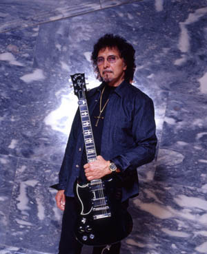 Tony Iommi - Túl a kemoterápiás kezelésen!
