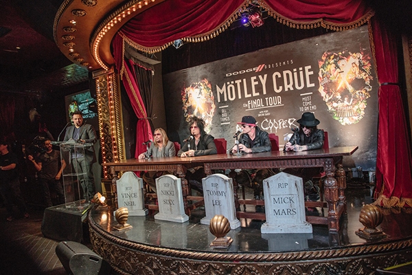 Mötley Crüe - Alice Cooper kíséri el őket utolsó turnéjukra
