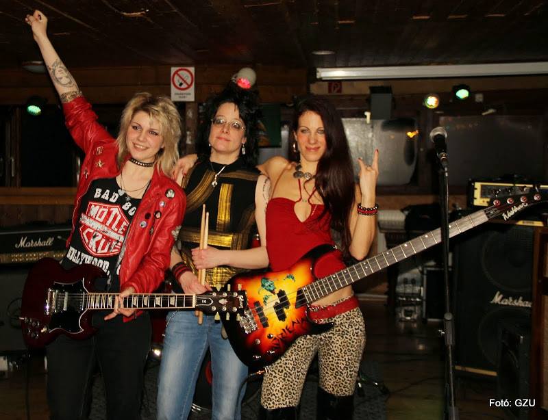 Cinema Rock Cafe – Girls In Rock