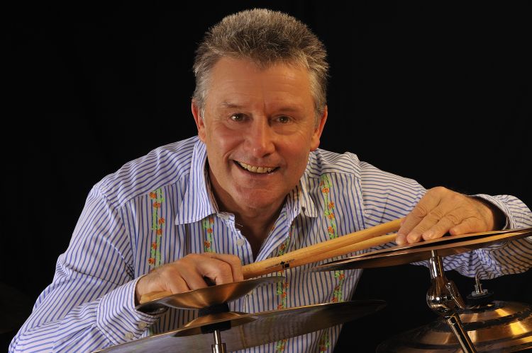 ELP-esttel tér vissza Carl Palmer