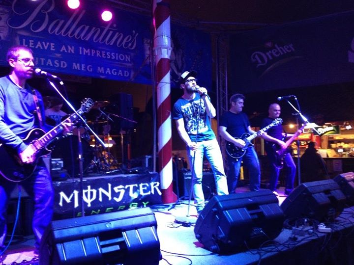 Világslágerek a BackStage Pub színpadán!