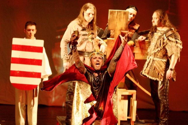 Vazul Vére Történelmi Rockopera - a teltházas áprilisi bemutató után látványos szabadtéri előadás a Barba Negra Track-ben