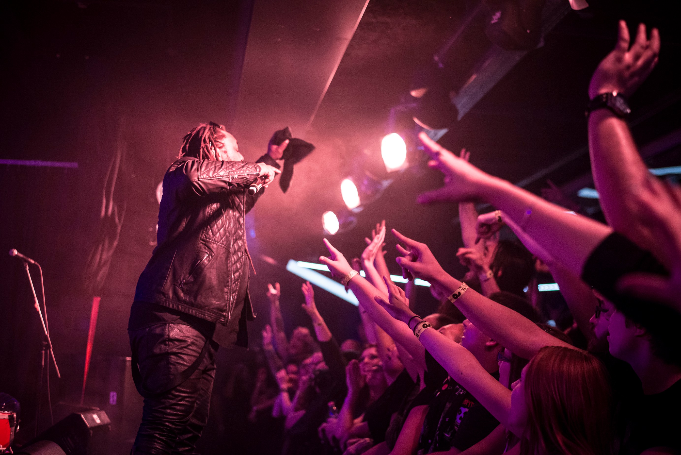 Skindred 2460-5