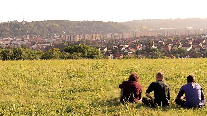 Köpönyegforgatók – Az új klip után bemutatkozó koncertek Miskolcon és Budapesten