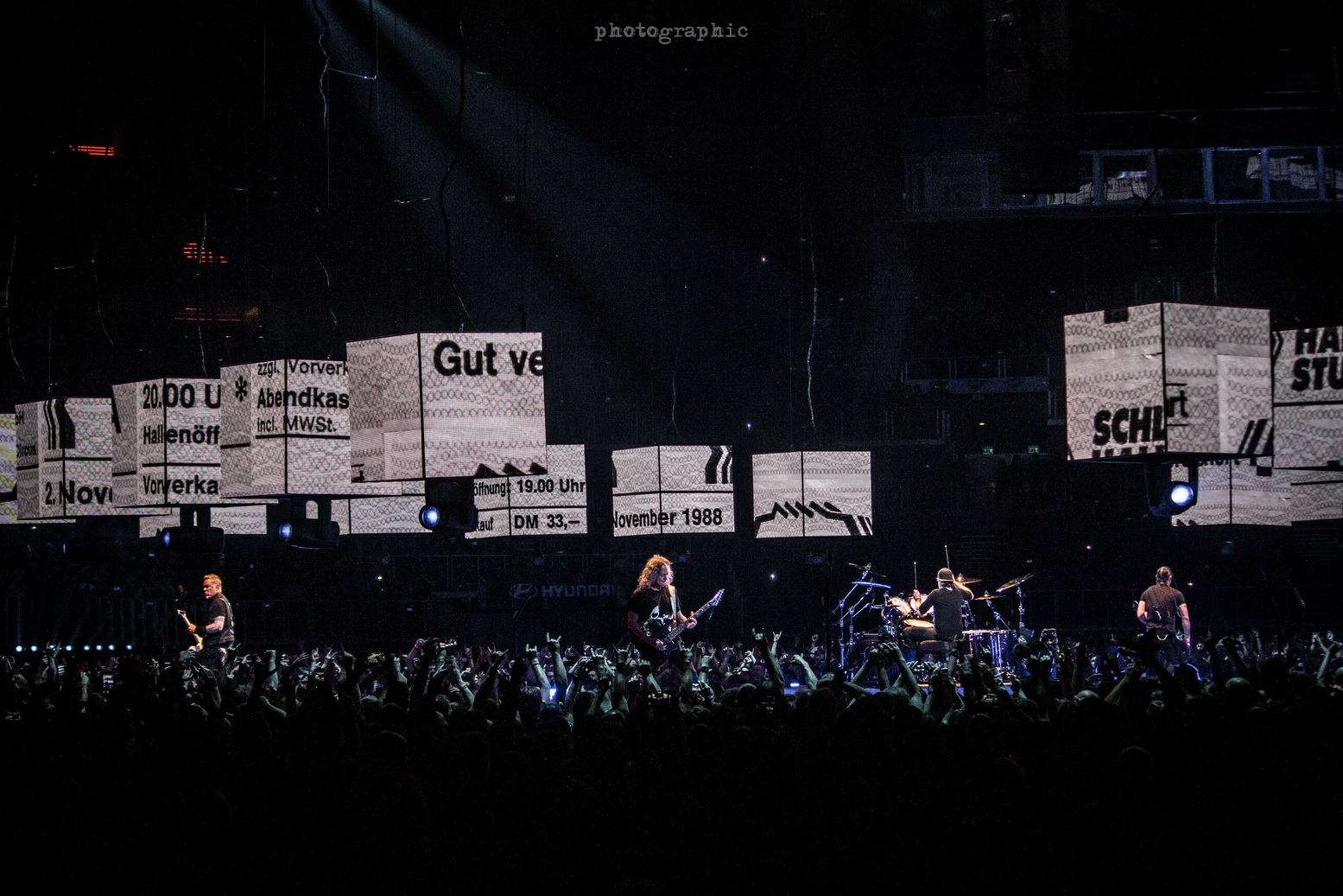 Zenélt, Adományozott, Tankcsapdát is játszott a Metallica