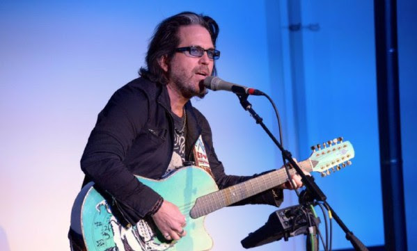 Progresszív metaltól a balettig: akusztikus szettel érkezik hazánkba Kip Winger