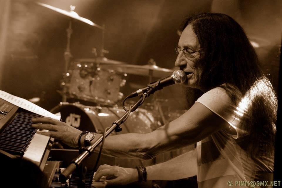 Ken Hensley & Live Fire: koncert az A38 Hajón