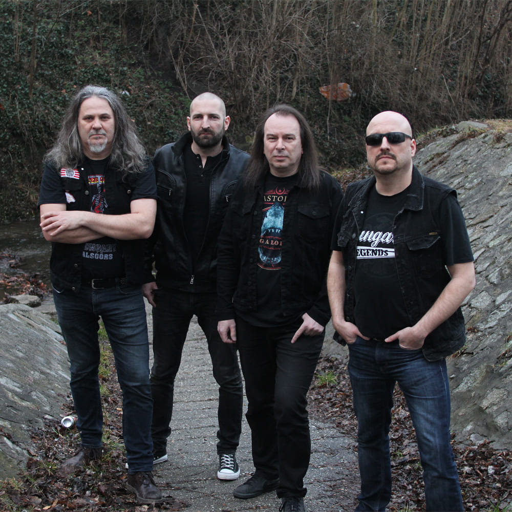 Moby Dick - A Terápia lemezbemutató koncert keretében az 50 éves Gőbl Gábor basszusgitárost is köszöntik