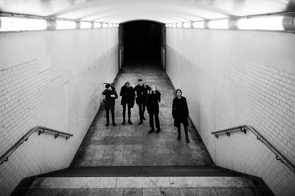 A sötétség körülölel – Whispering Sons koncert a Dürer Kertben
