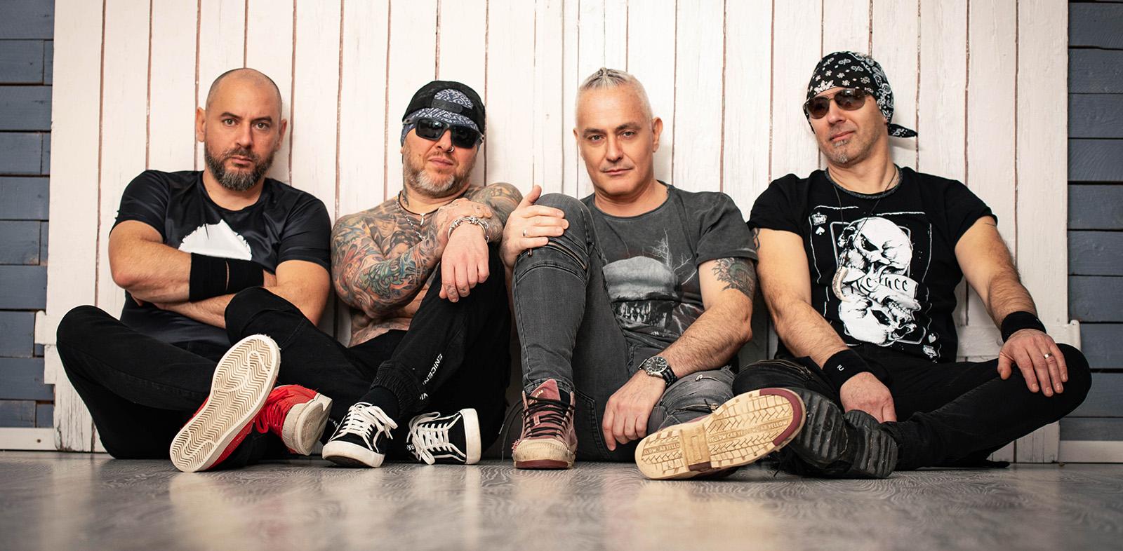Az Abaházi RT nyit a Mötley Crüe & Def Leppard buliján