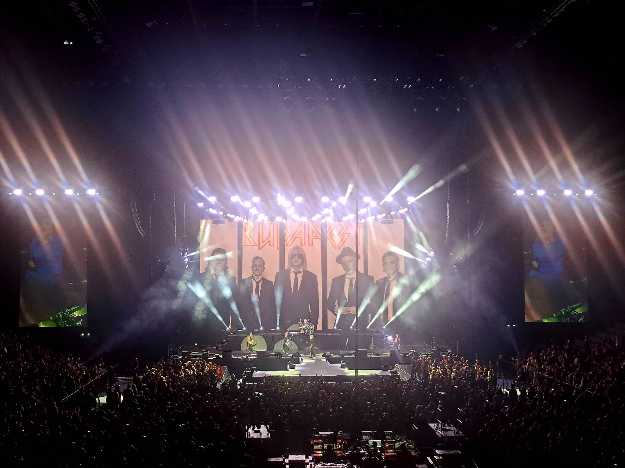 Egyet csont nélkül, egyet csak kapufáról - A Def Leppard és Mötley Crüe Budapesten