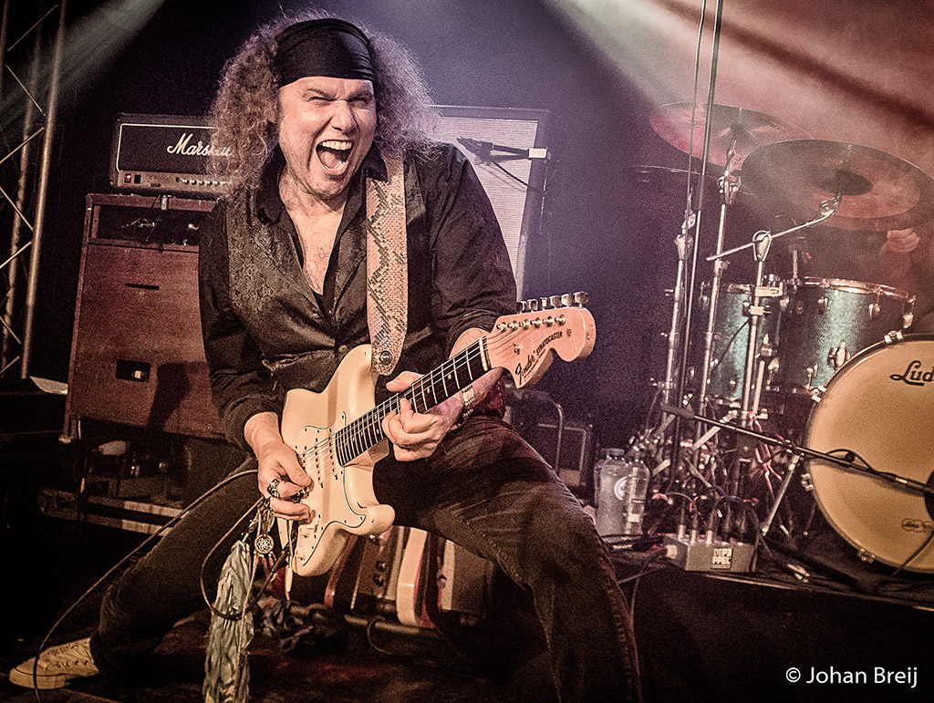 Julian Sas, visszatér a szárnyaló blues-rocker