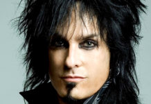 Botrány! Színpadról köpte le rajongóját Nikki Sixx!