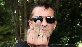 Phil Rudd – Tovább tart a dobos kálváriája, csak júliusban hoz ítéletet a bíróság phil-rudd 20150613