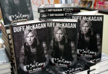 Duff McKagan – Júniusban magyarul is megjelenik a Guns N’ Roses basszusgitárosának könyve duff mckagan 20160503