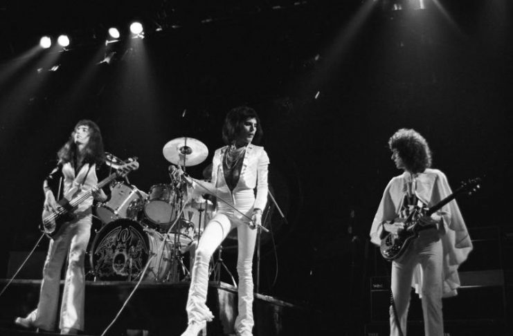 A Queen ’75-ös Hammersmith Odeon koncertje az Urániában queen 20160601