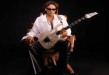 Steve Vai – Komolyzenei koncertlemez a gitárvirtuóztól