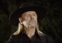 Elhunyt Tony Mills