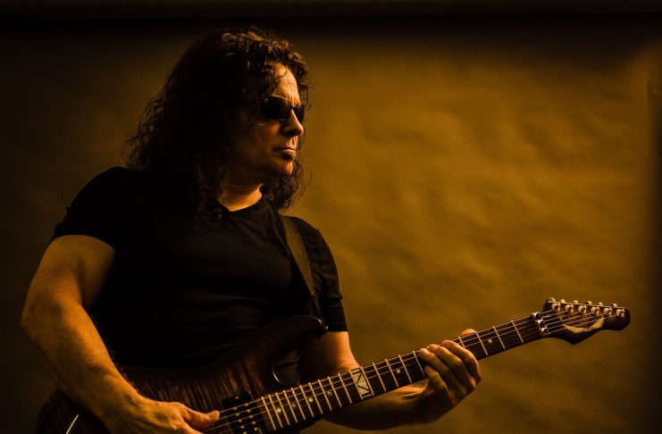 Barátokra és legendákra emlékező lemezzel érkezik Vinnie Moore januárban