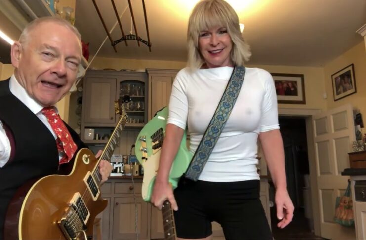 Toyah and Robert’s Sunday Lunch – A King Crimson veteránja és bájos felesége húsvét alkalmából egy Iron Maiden klasszikust gyúrt át sajátosan