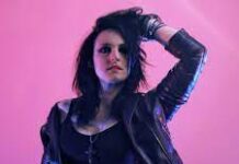 Chez Kane – Klippremier – (The Things We Do) When We’re Young In Love