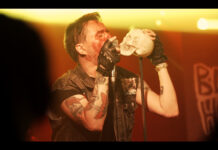 BLOODY HOLLY AND THE RICKETZ – ITT AZ ÚJ KLIP, AZ ABSINTHE WITH JACK