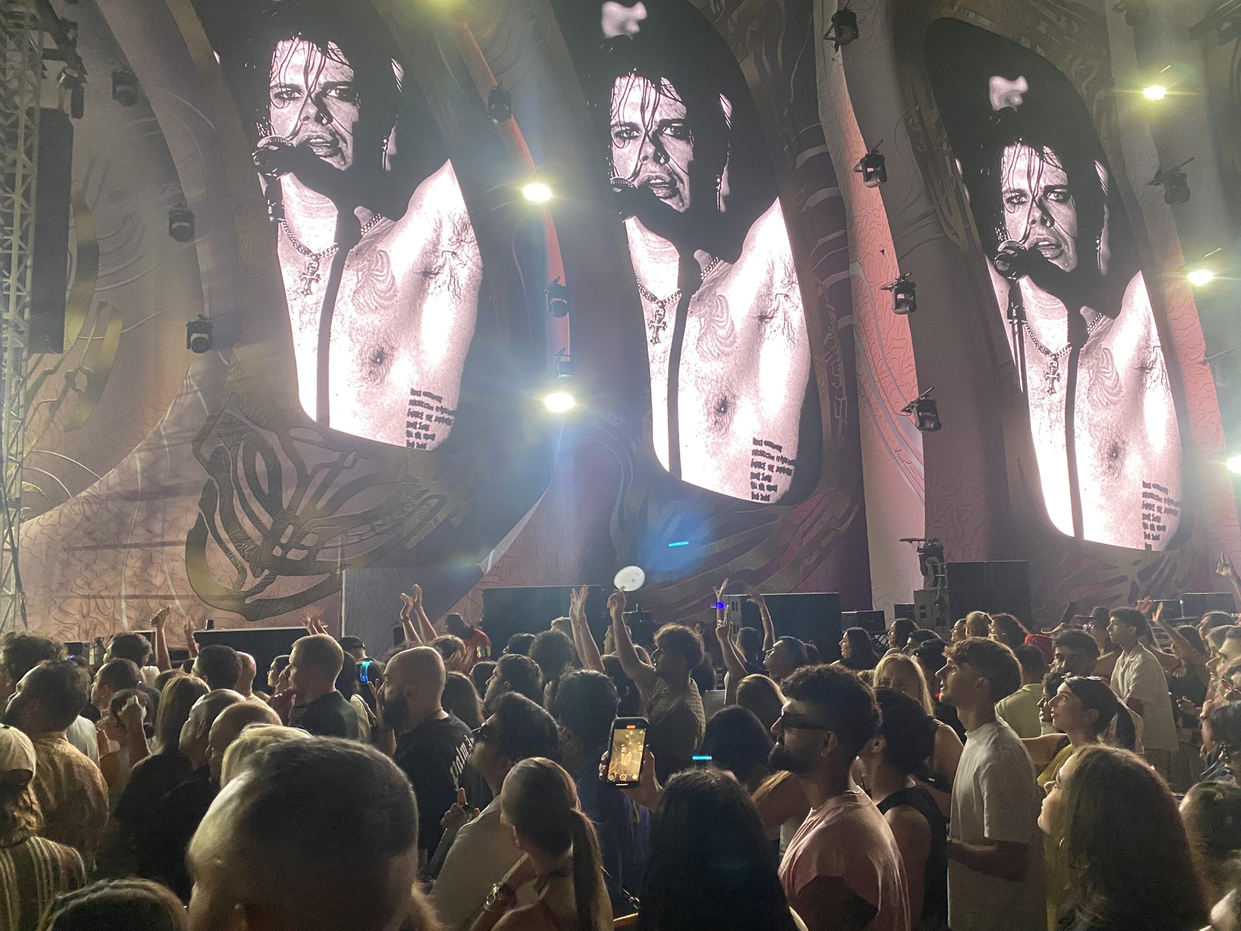 Yungblud, a rock új hőse – Dubaiban néztük meg a jelenkor legnagyobb feltörekvő csillagát